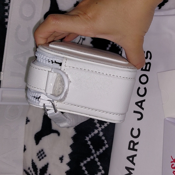 New❄️ALL WHITE🤍MARC JACOBS SNAPSHOT WINTER BAG MINIMALIST blogger camera bag - Picture 9 of 17